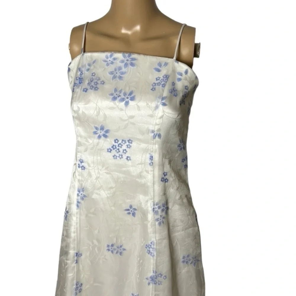 90s/y2k Vintage formal White and Blue Floral Maxi Dress - Picture 2 of 8